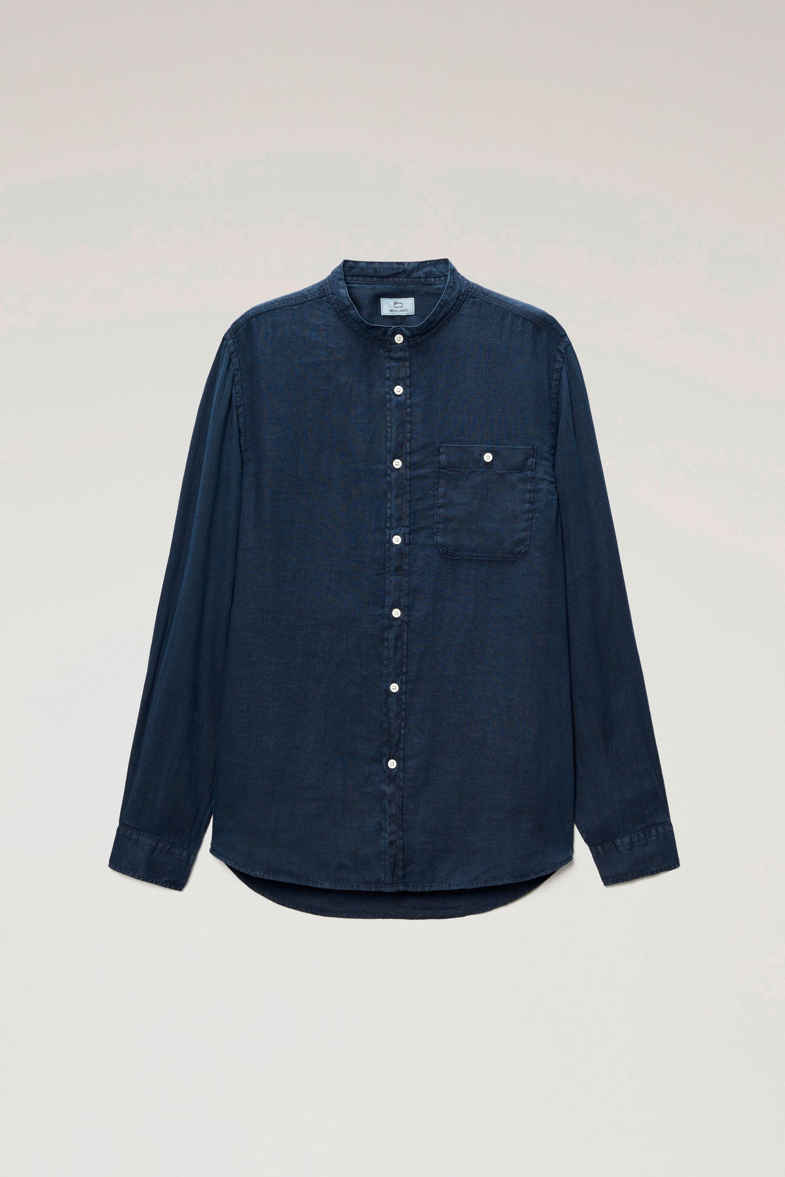 Camisa de puro lino teñida en prenda con cuello mao azul | Woolrich