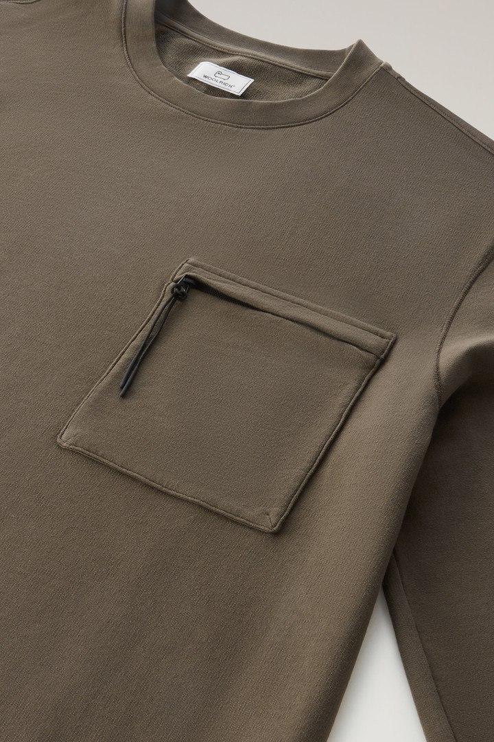 Sweat-shirt à col rond en pur coton muni d’une poche zippée Vert photo 4 | Woolrich