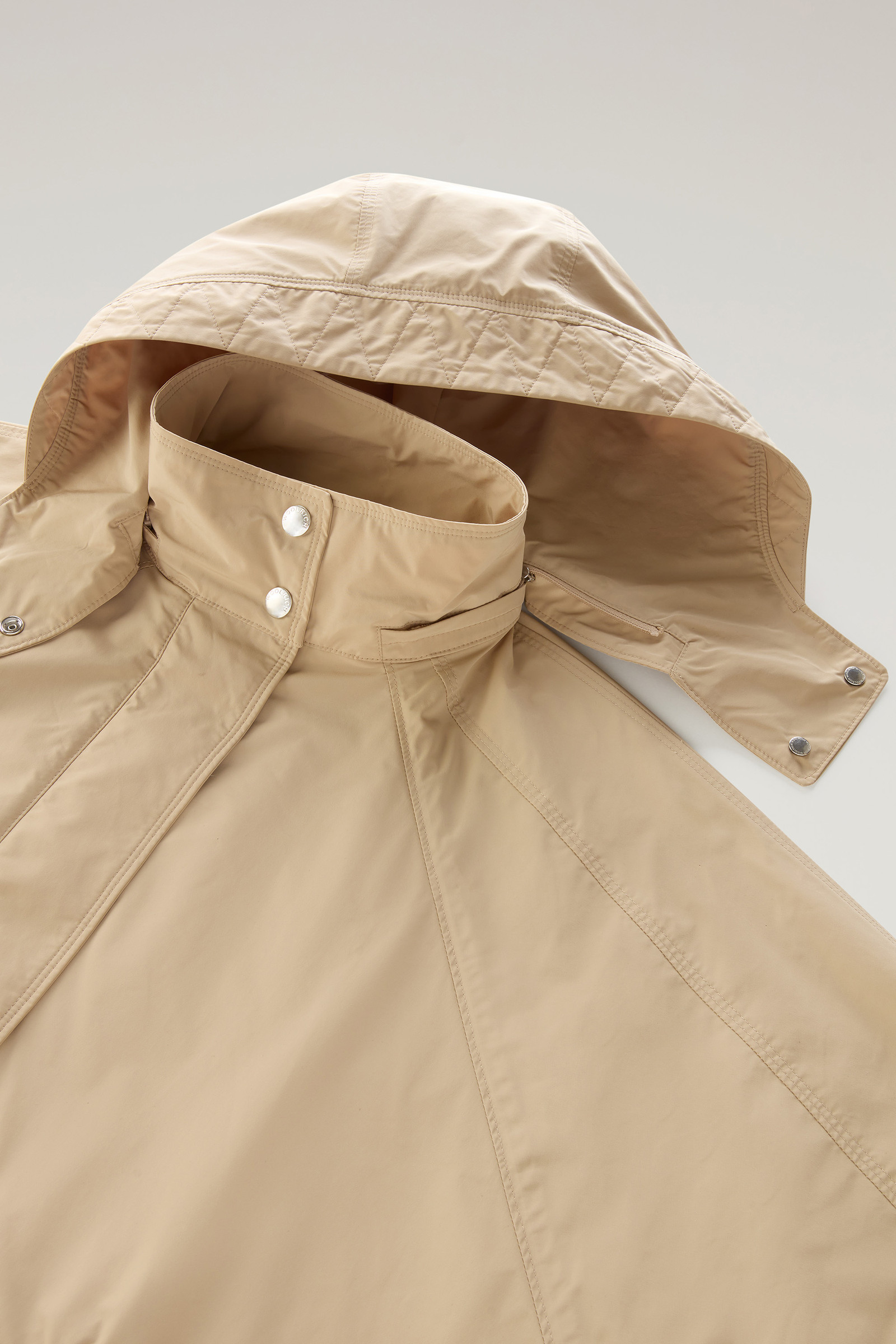Summer Windbreaker in Urban Touch with Detachable Hood Beige photo 7 | Woolrich