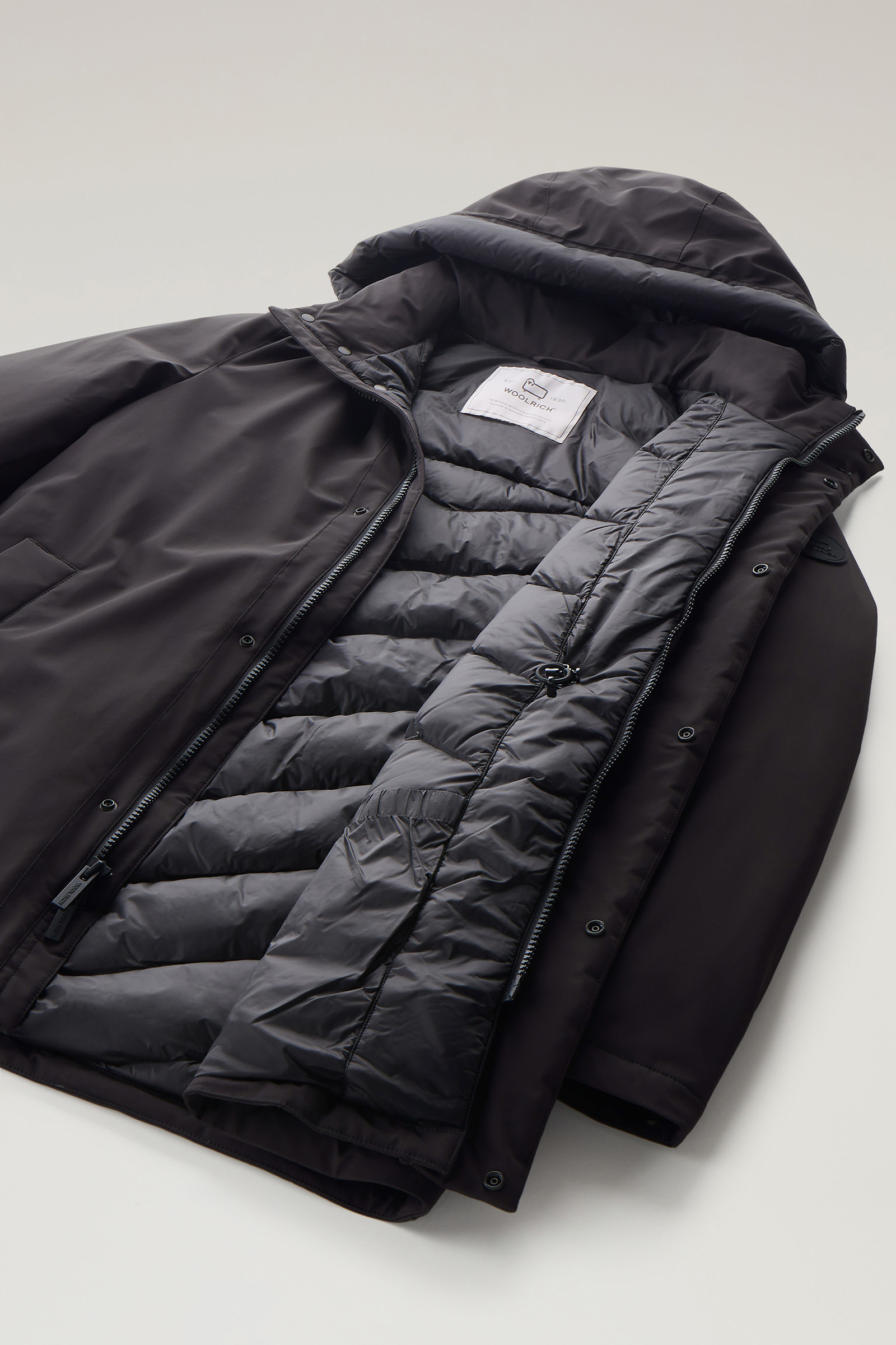 Men's Mountain Parka in Stretch Nylon Black | Woolrich SK