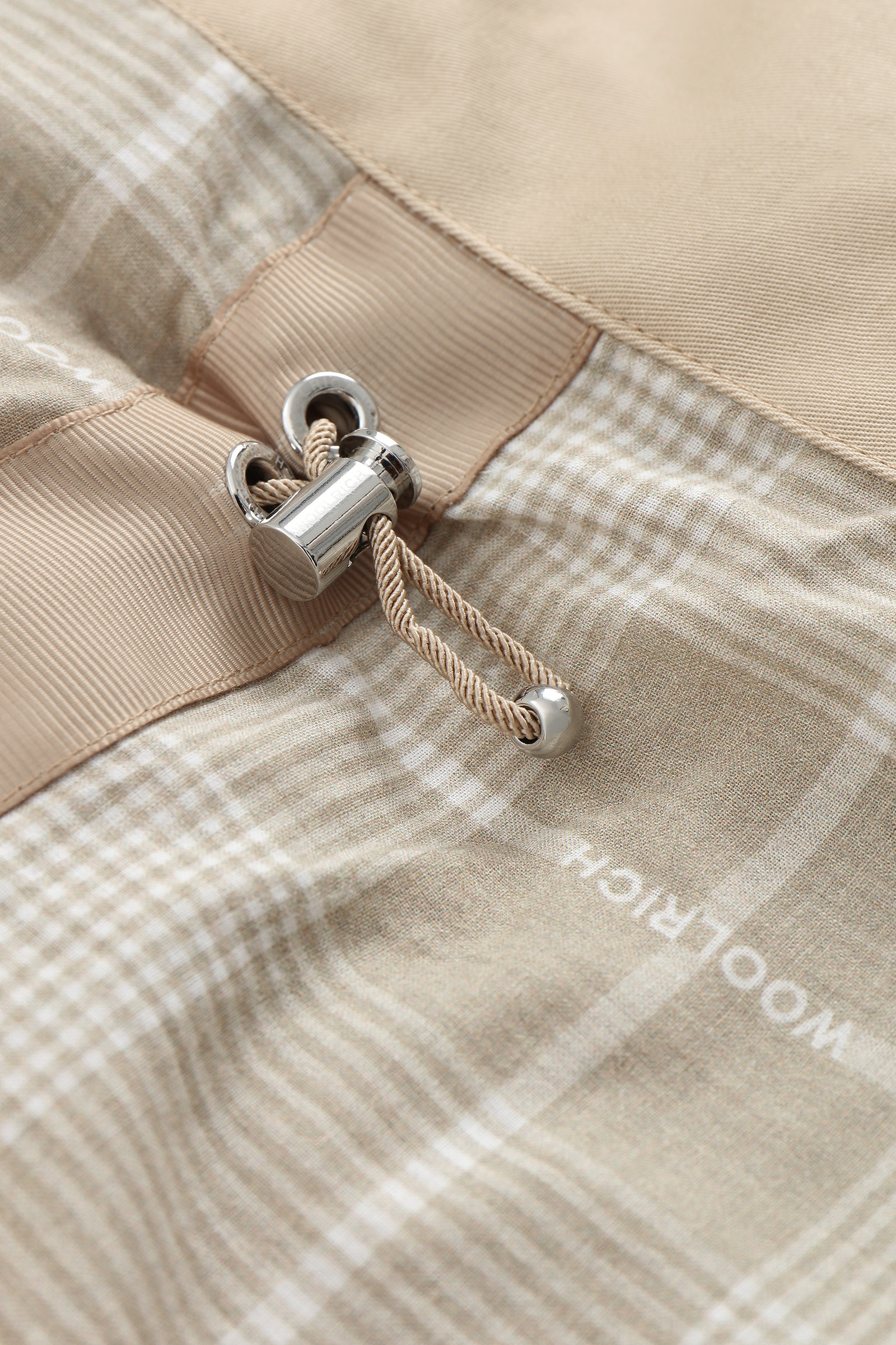 Gabardina ligera Havice con forro estampado a cuadros beige photo 10 | Woolrich