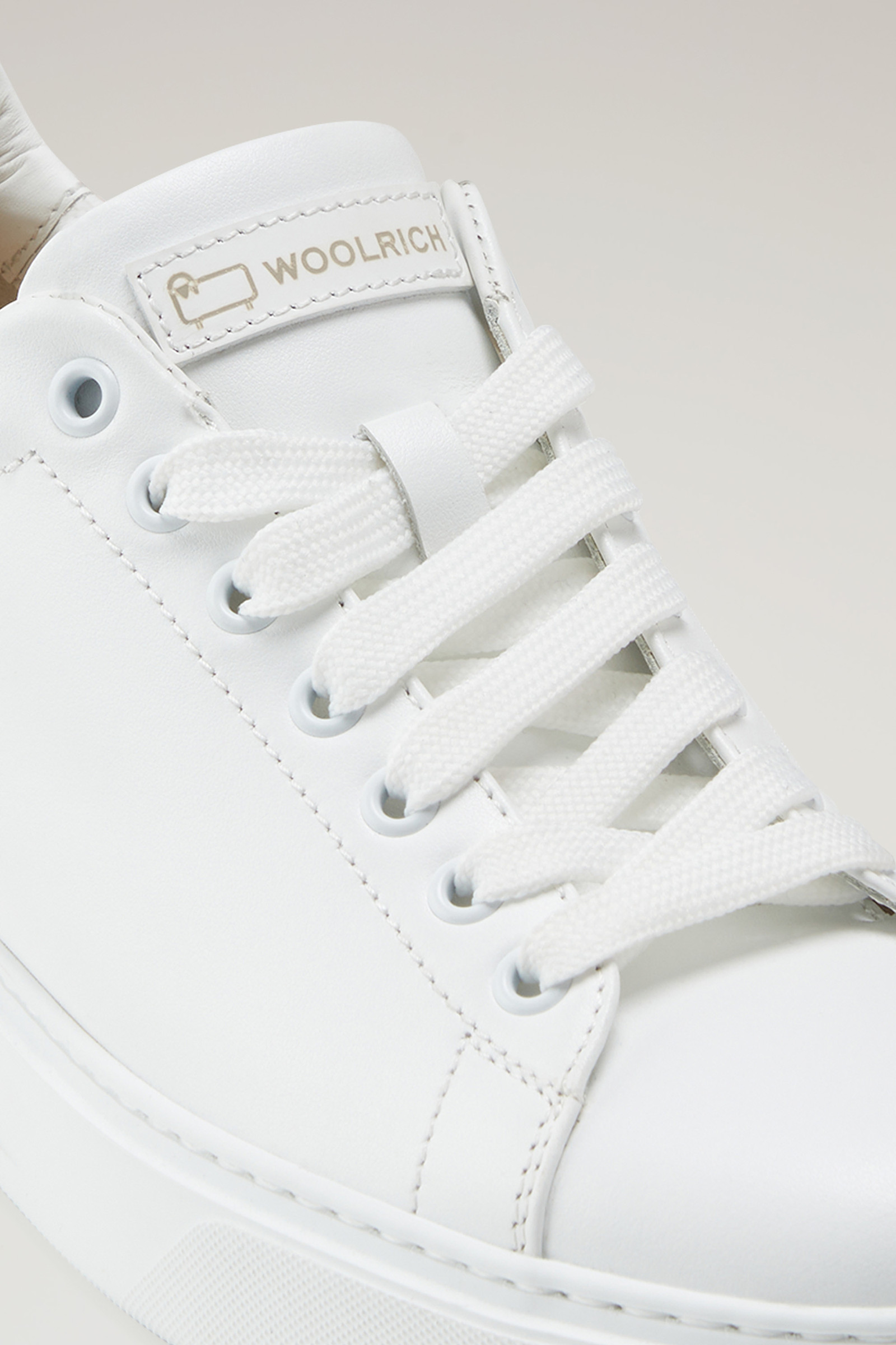Classic Court Sneakers aus weichem Kalbsleder mit kontrastierendem Aufnäher auf der Rückseite weiß photo 5 | Woolrich