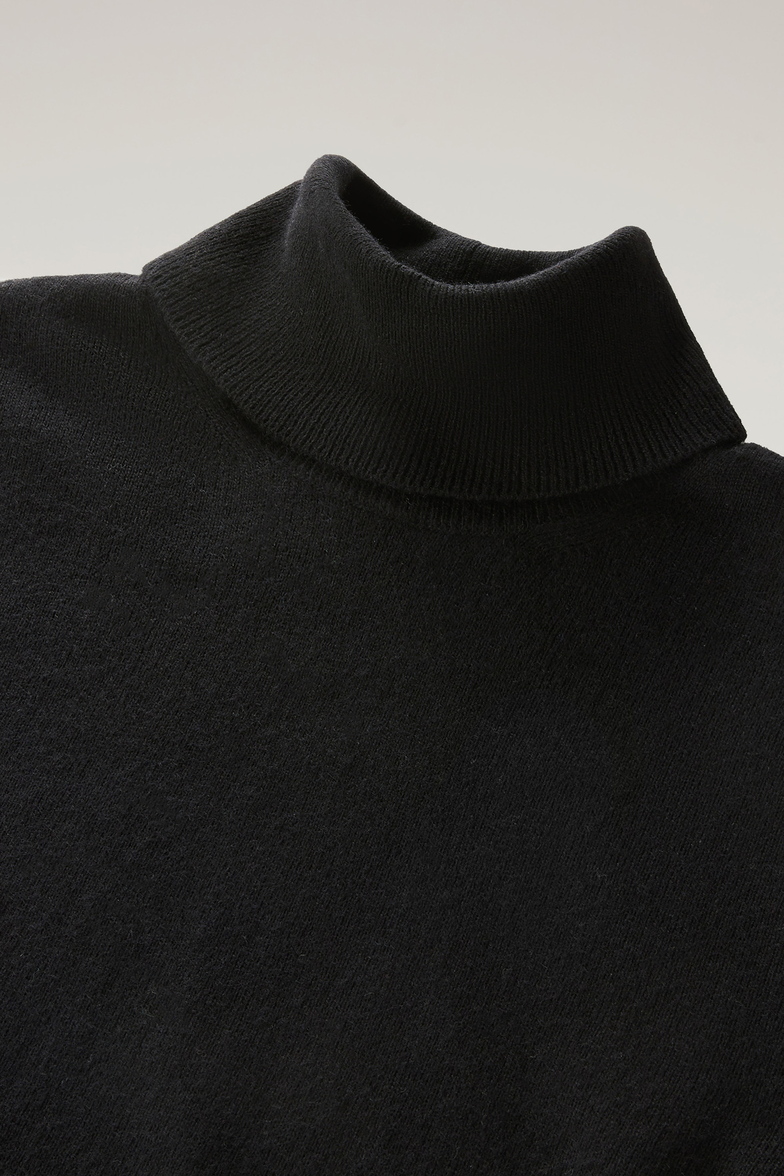 Women's Turtleneck Sweater in Wool Blend Black | Woolrich USA
