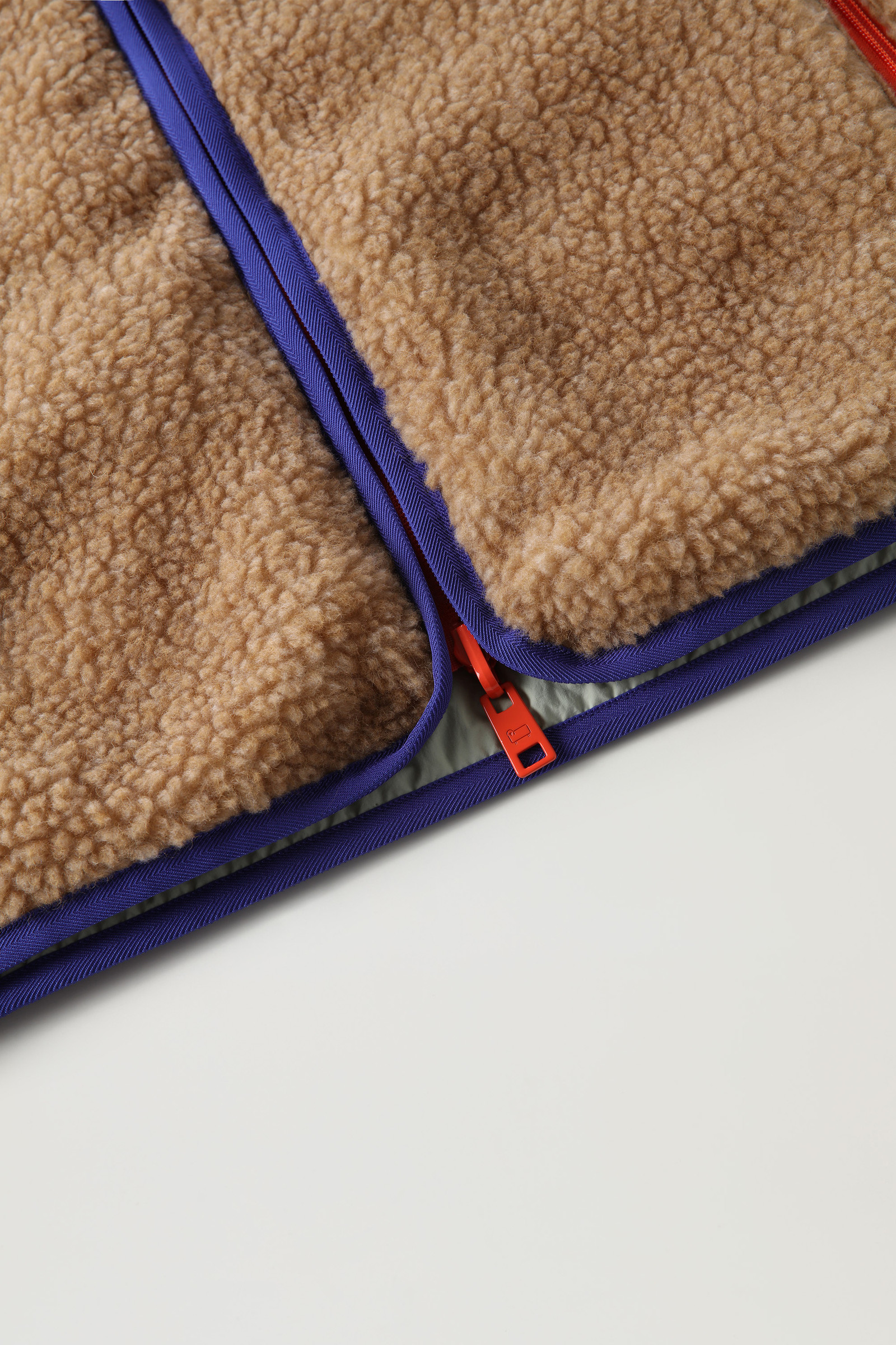 Reversible Curly Fleece in Sherpa and Taslan nylon Beige photo 8 | Woolrich