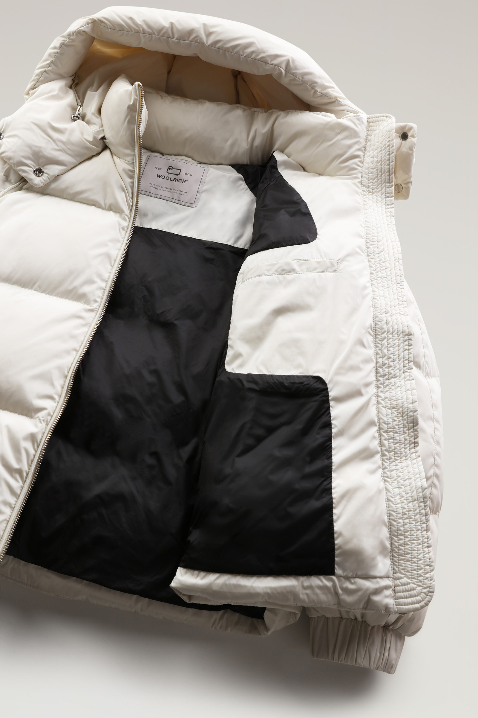 Alsea kort donsjack met afneembare capuchon photo 10 | Woolrich