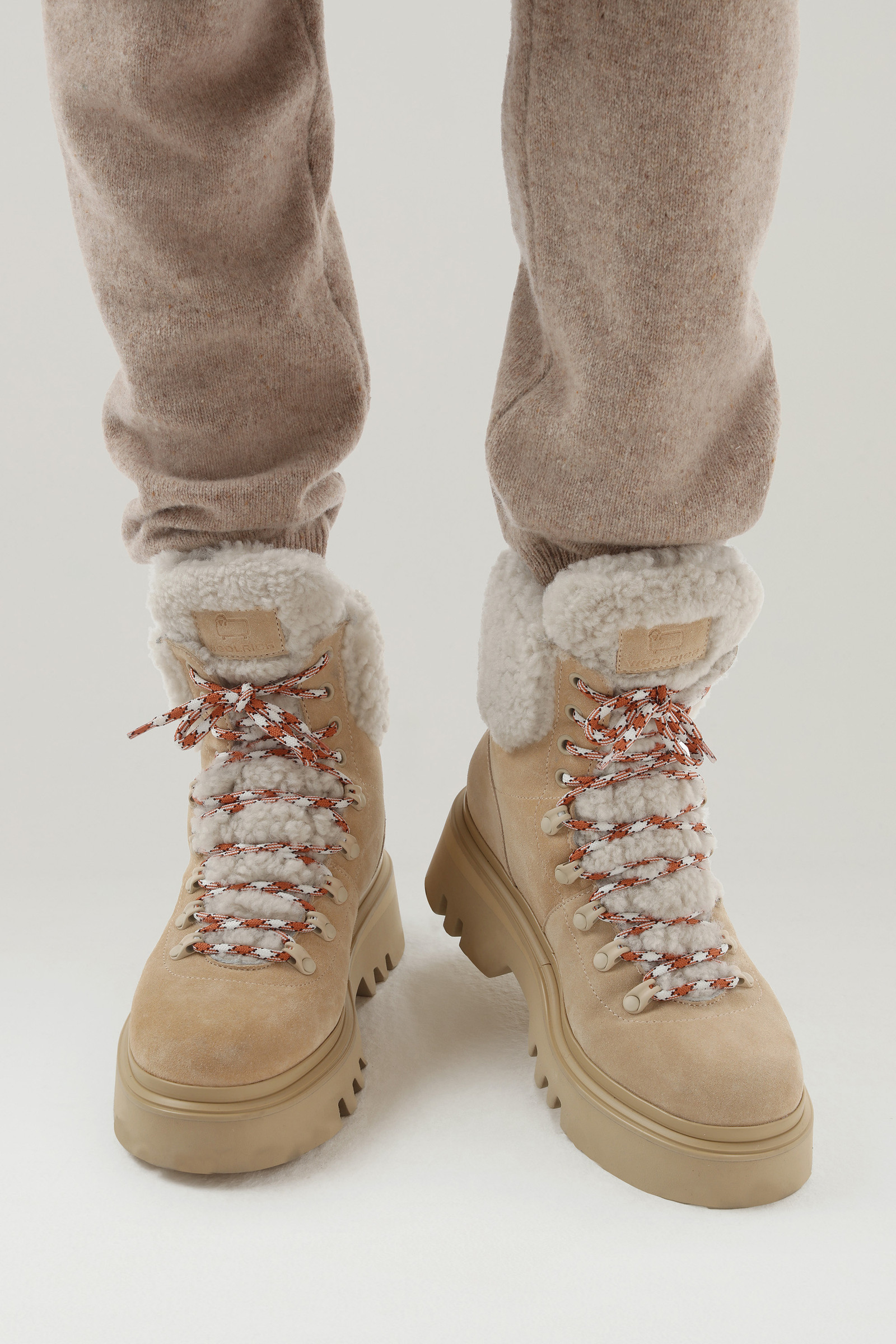 Stivaletti Hiking in pelle scamosciata e montone Beige photo 6 | Woolrich