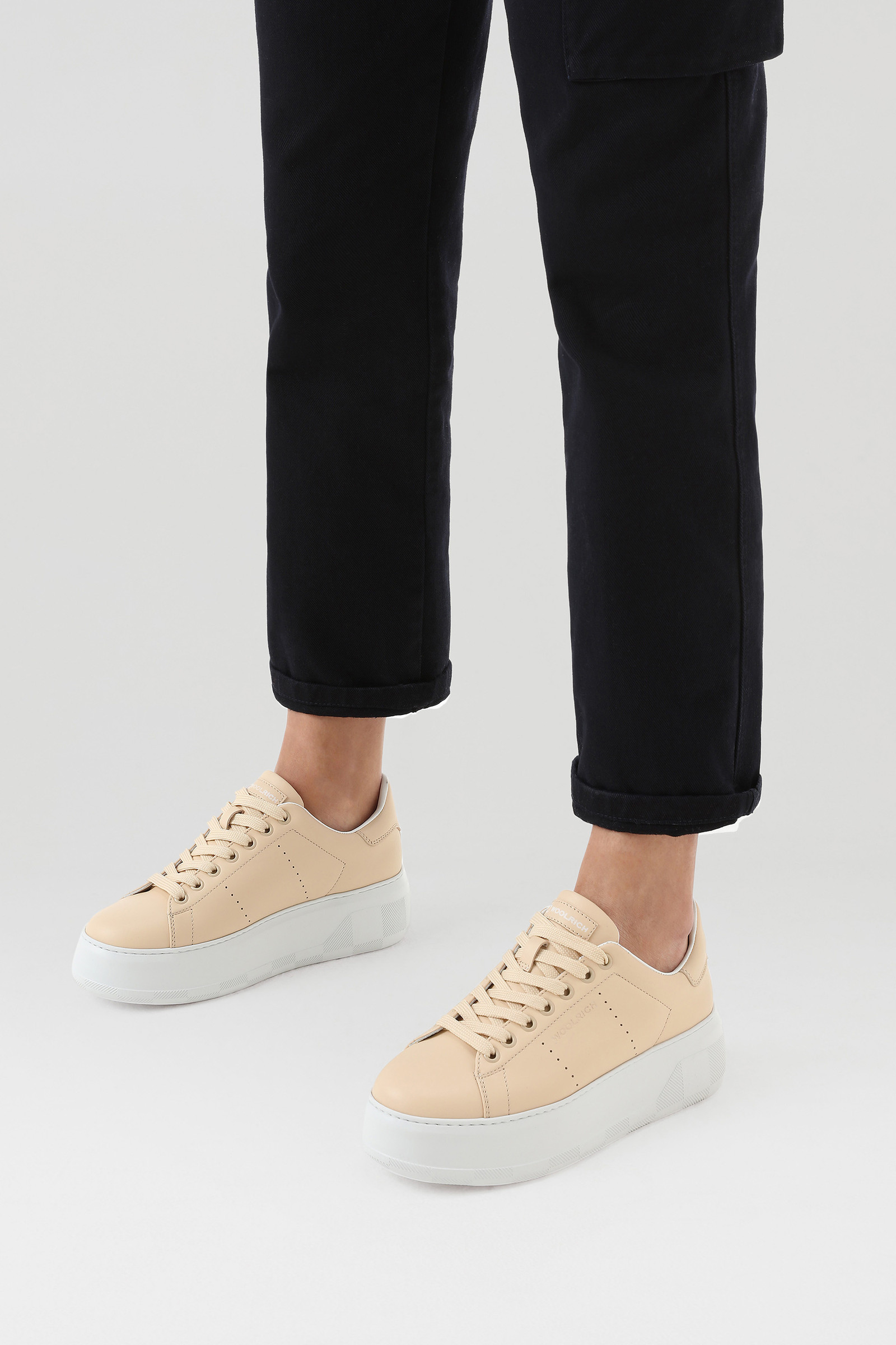 Sneakers Chunky Court in morbida pelle con dettagli a contrasto rosa photo 6 | Woolrich