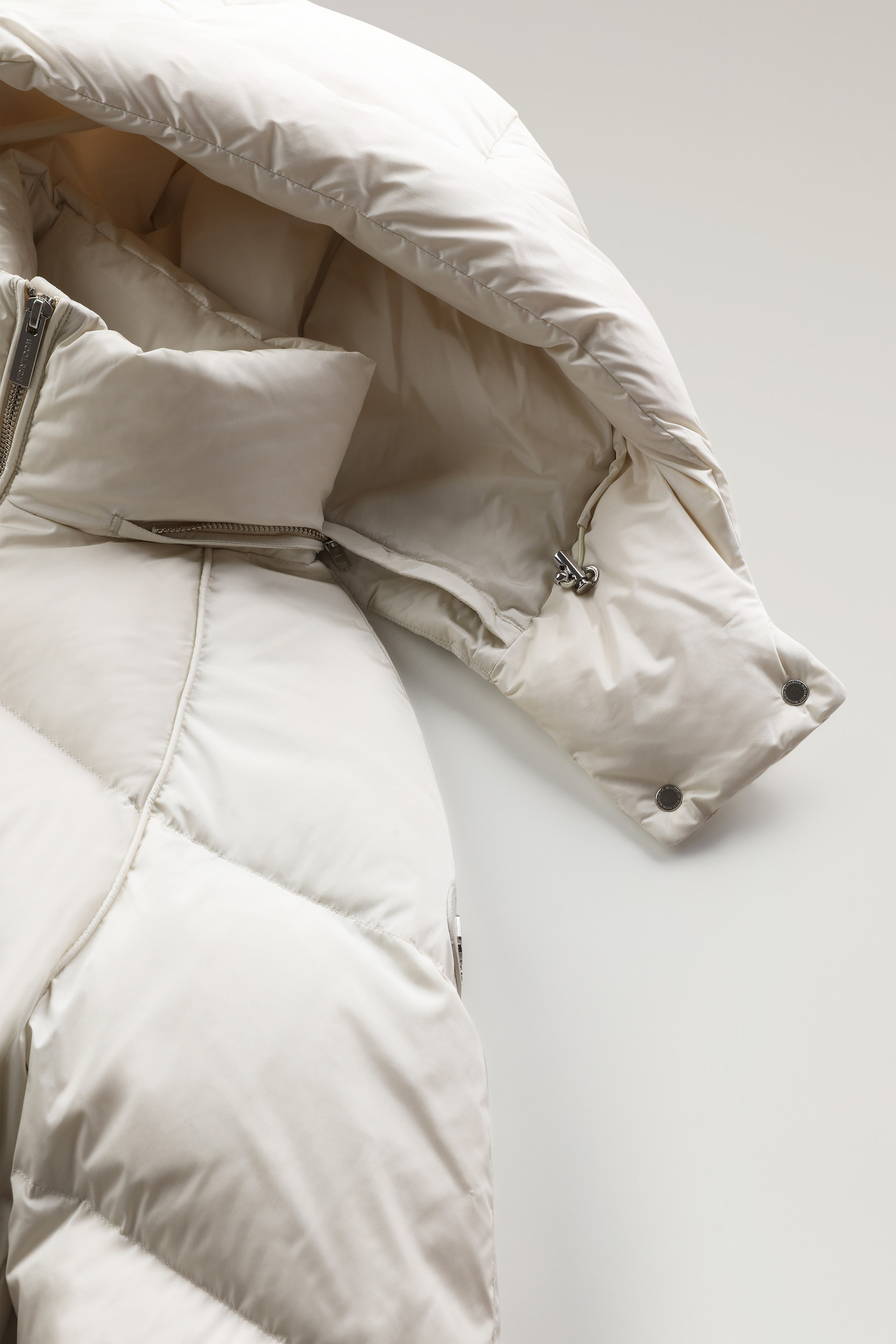 Alsea kort donsjack met afneembare capuchon photo 7 | Woolrich