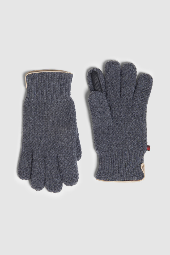 Knitted gloves