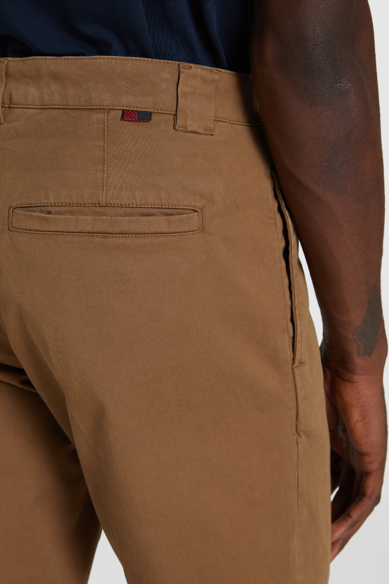 Pantaloni Chino In Cotone Tinto In Capo
