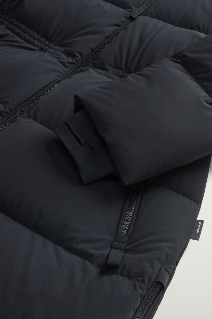 Parka longue matelassée en nylon élastique avec capuche amovible Noir photo 8 | Woolrich