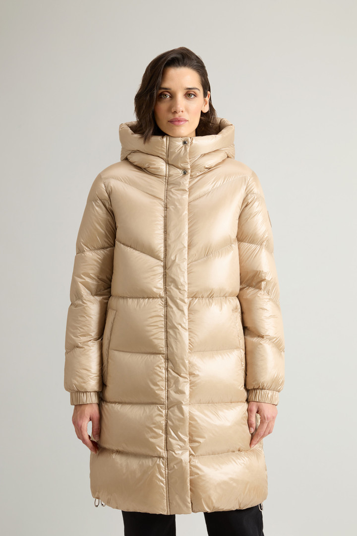 Lange Aliquippa Daunenjacke aus glänzendem Nylon Beige photo 1 | Woolrich