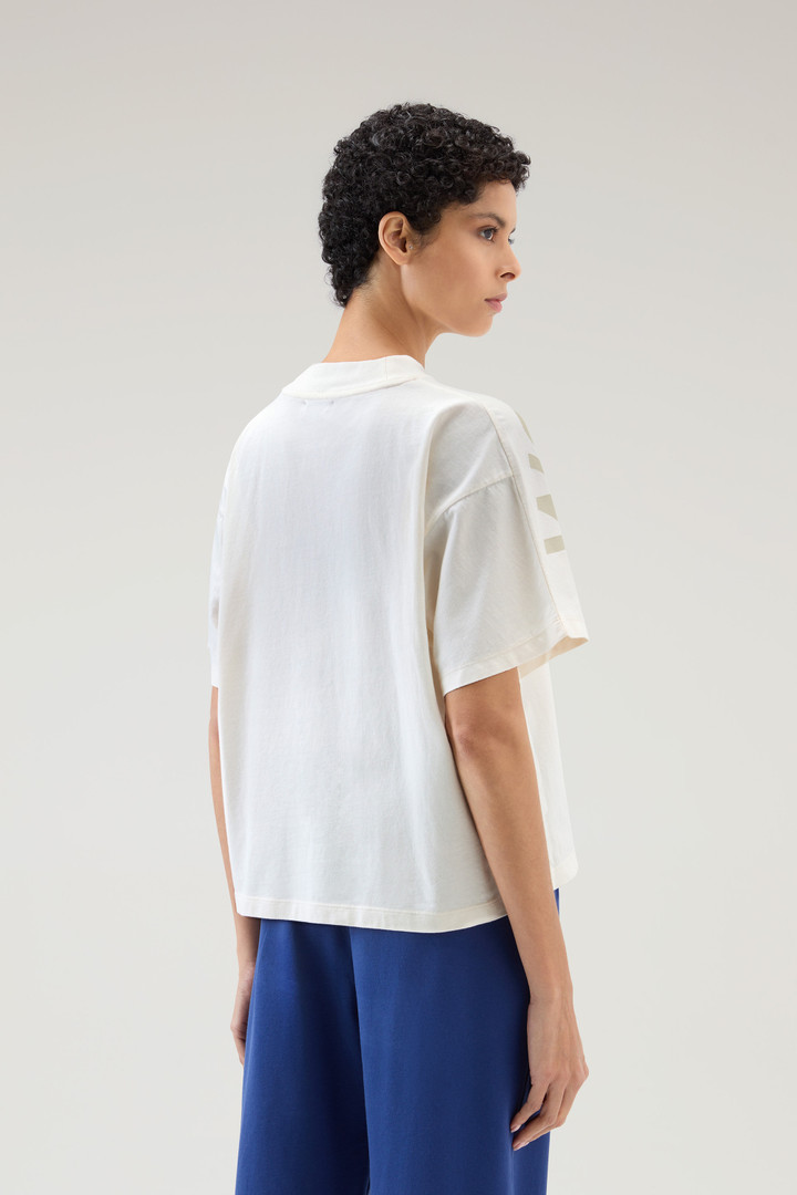 T-Shirt aus reiner Baumwolle mit Maxi-Print Weiß photo 3 | Woolrich