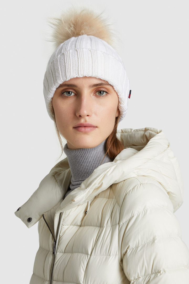 Berretto in cashmere con pon pon rimovibile in pelliccia di racoon