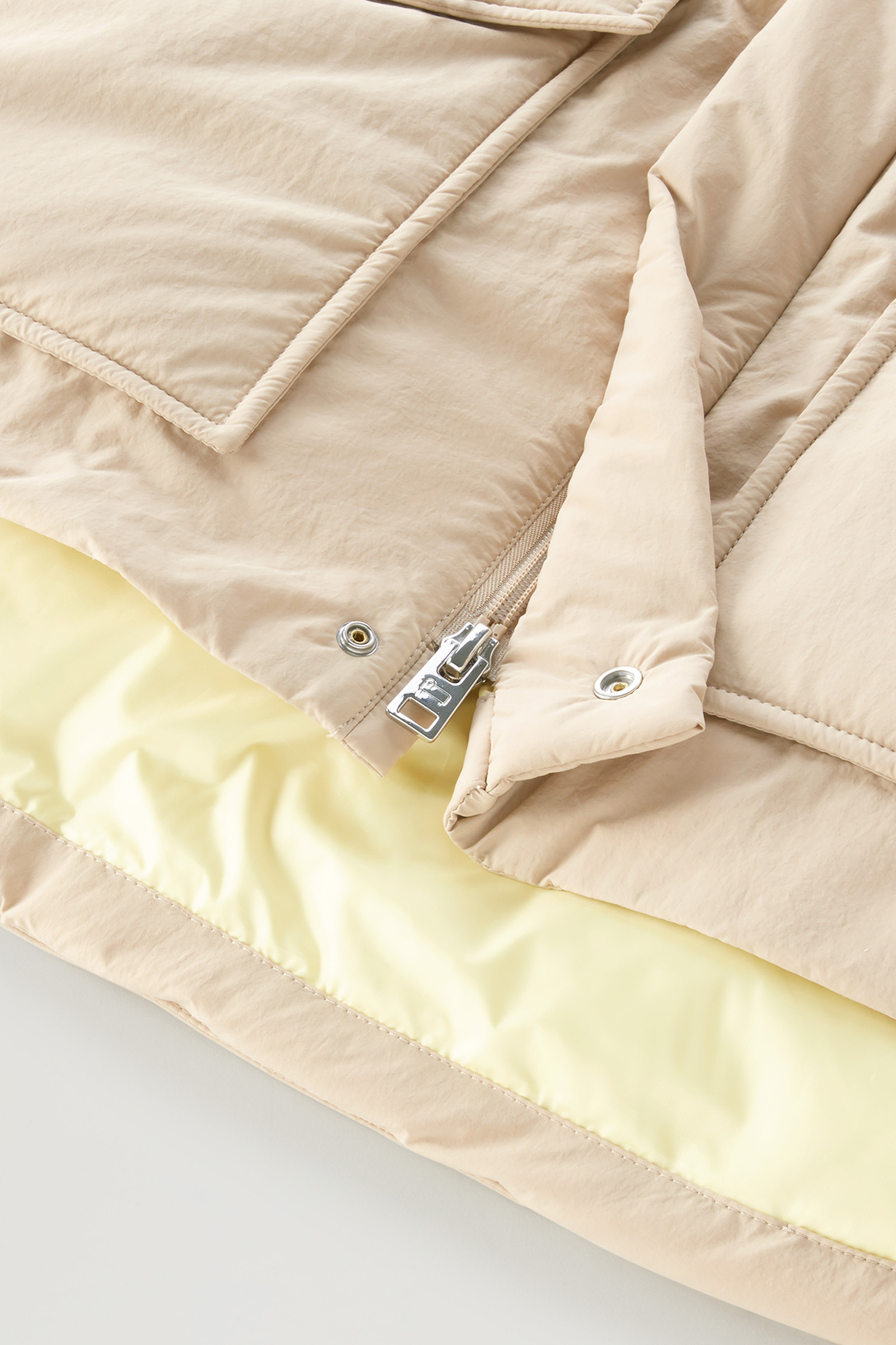 Wattierte Jacke Aleutian aus Eco Taslan-Nylon mit abnehmbarer Kapuze beige photo 11 | Woolrich