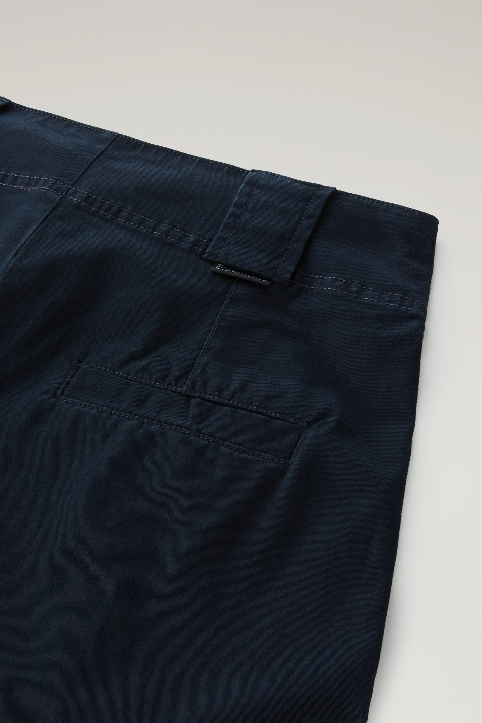 Pantaloncini in twill di cotone elasticizzato tinti in capo blu photo 7 | Woolrich