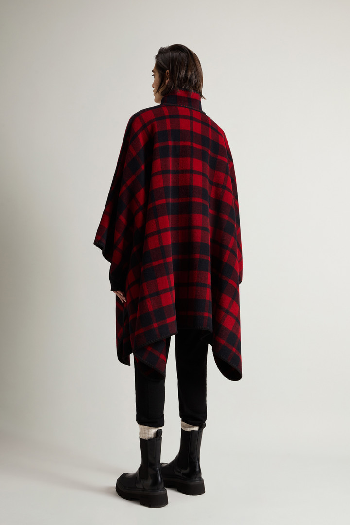 BLANKET CAPE Red photo 3 | Woolrich