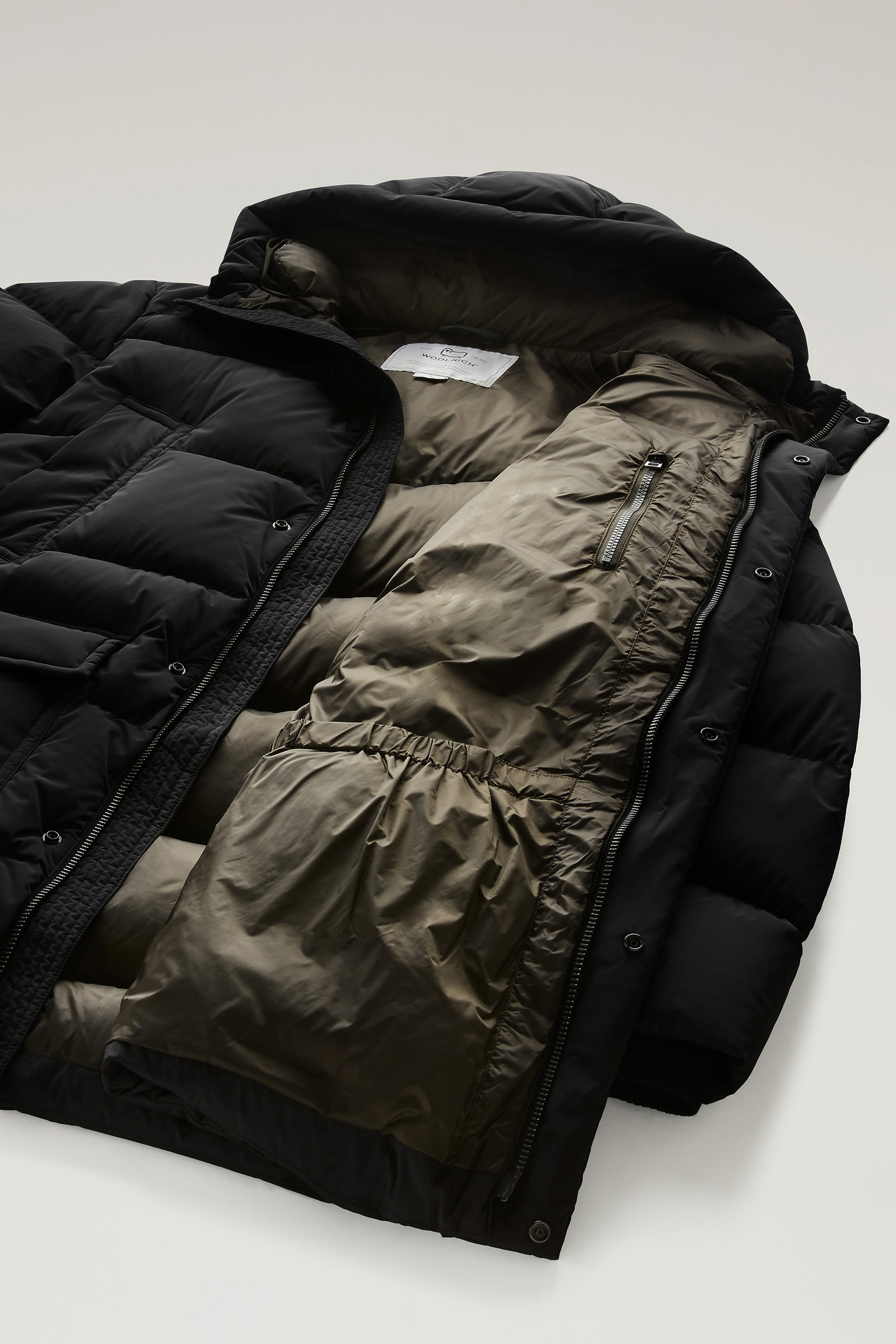 Wattierter Premium Parka aus Stretch-Nylon schwarz photo 9 | Woolrich