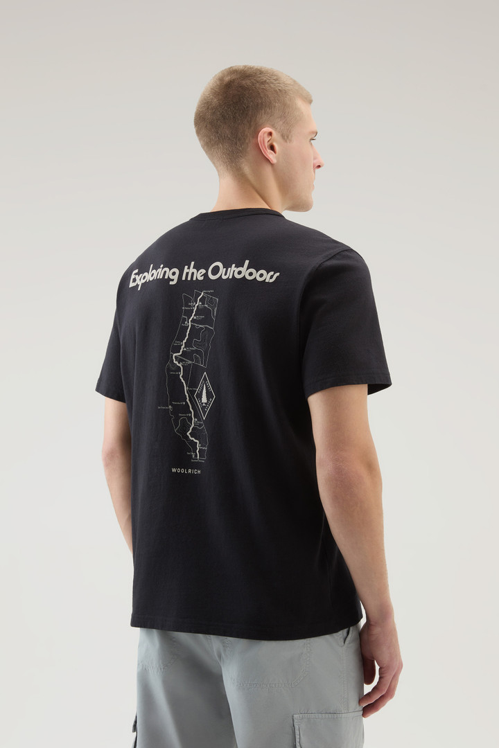 T-Shirt aus reiner Baumwolle mit Trail-Print Schwarz photo 3 | Woolrich