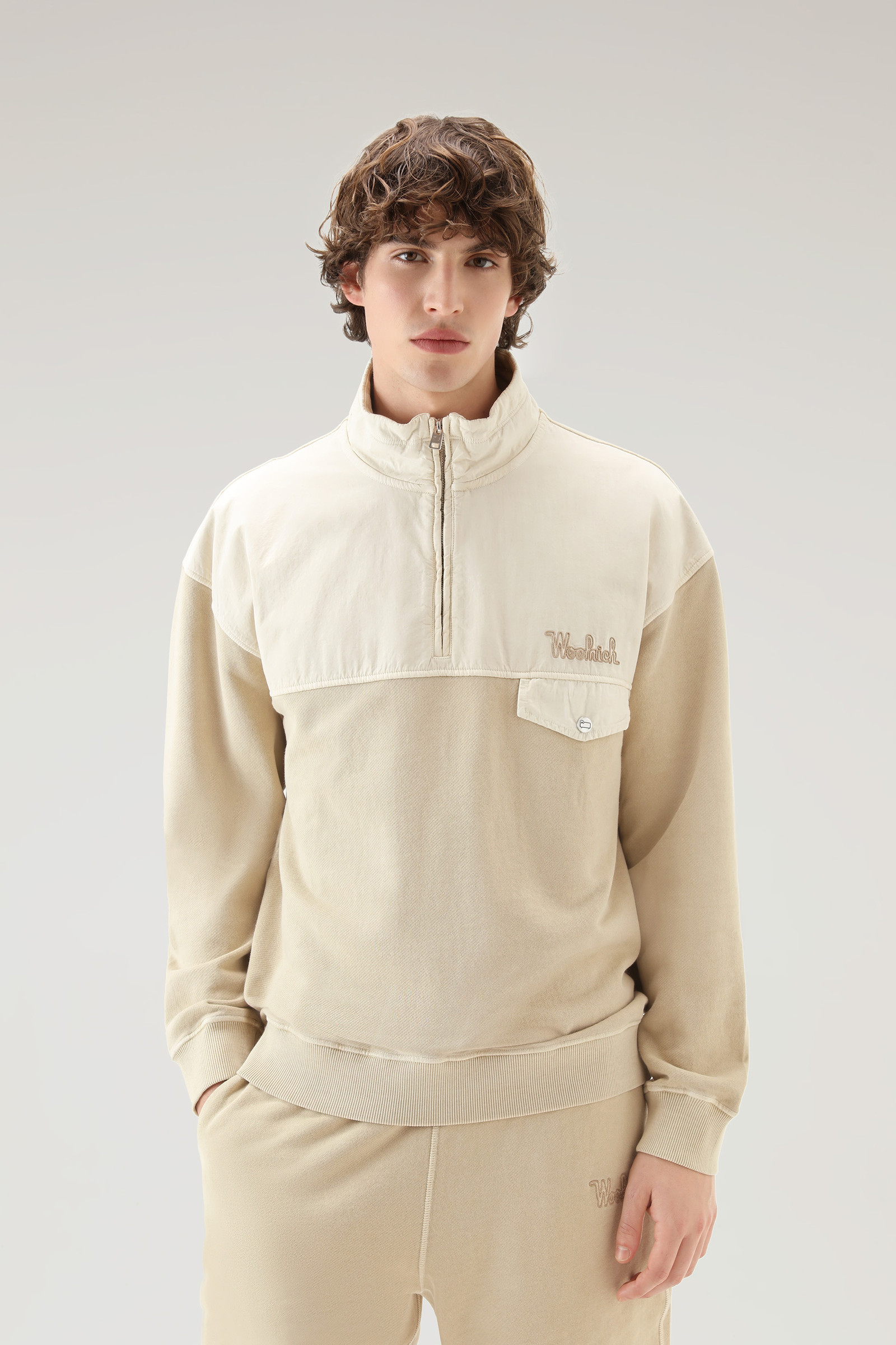 Sweatshirt in Garment-Dyed Cotton and Poplin Cotton Beige | Woolrich