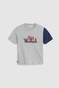 T-Shirt aus Bio-Baumwolle mit Flaggen-Design für Jungen