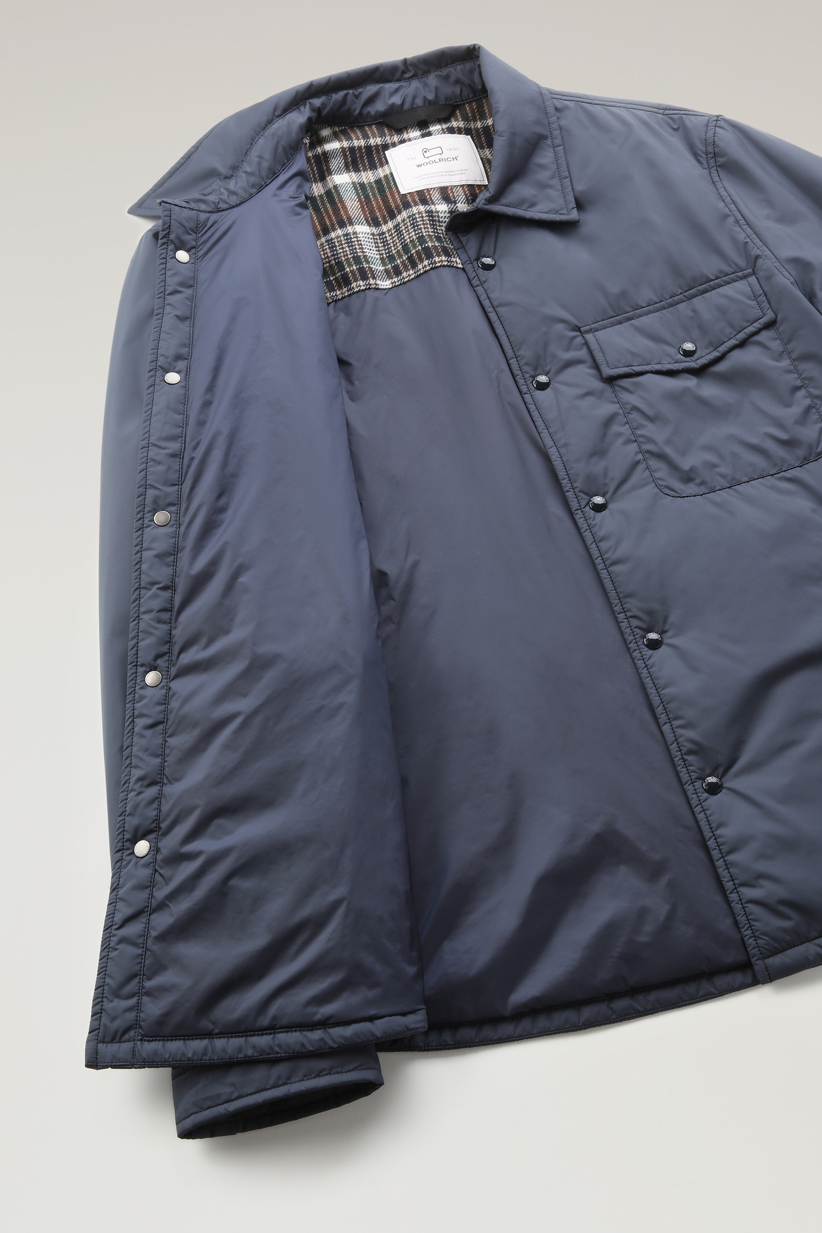 Giacca a camicia imbottita Alaskan in microfibra blu photo 10 | Woolrich