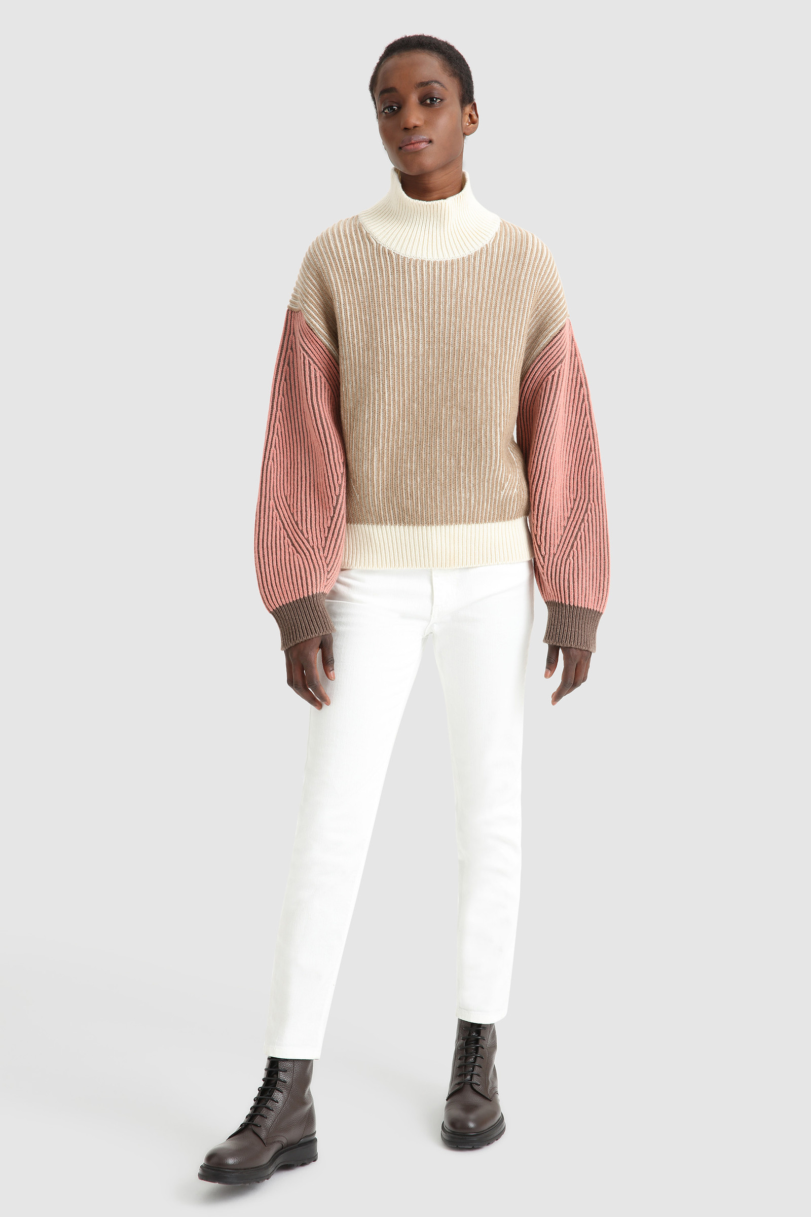 Turtleneck Sweater in wool with contrasting sleeves