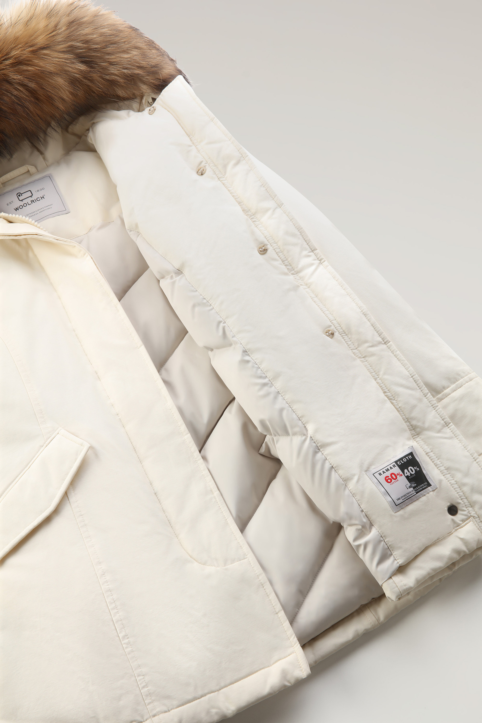 Arctic Parka aus Ramar Cloth mit abnehmbarem Pelzbesatz weiß photo 10 | Woolrich