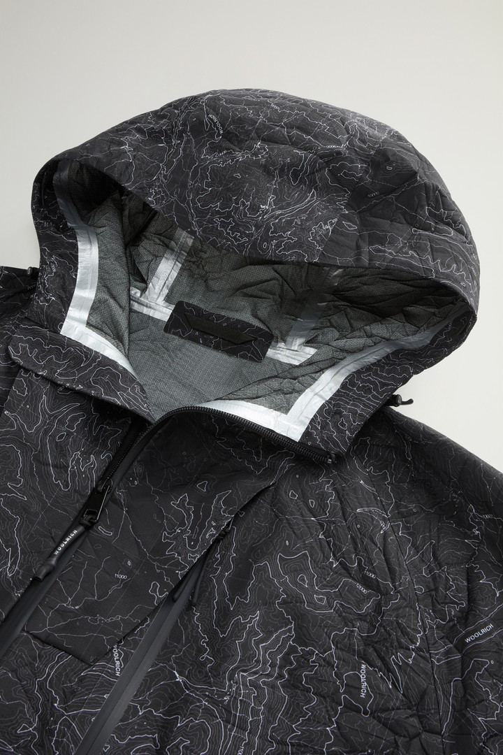 Jacke aus recyceltem dreilagigem Stoff mit topografischem Motiv by Todd Snyder Schwarz photo 8 | Woolrich