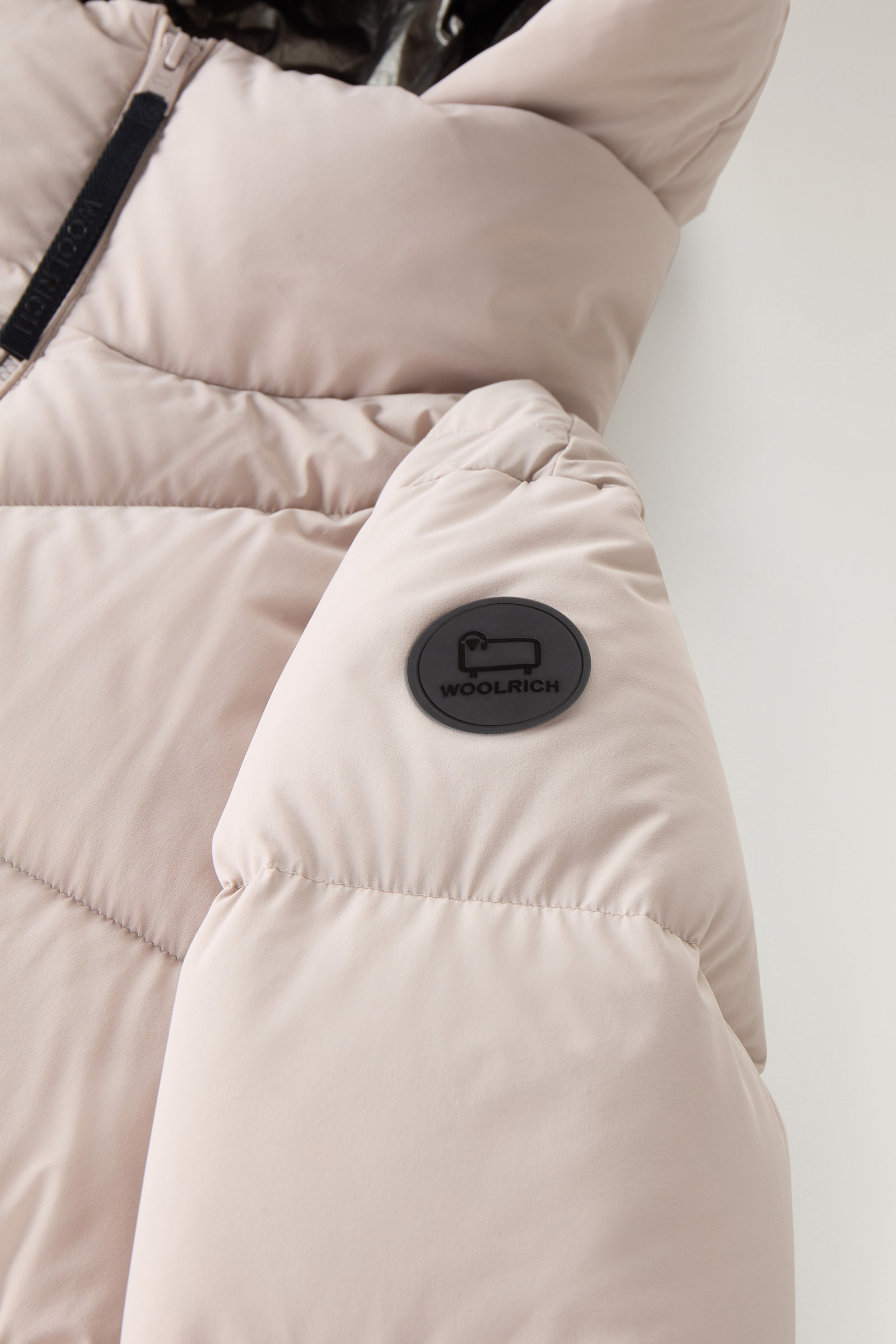 Parka longue rembourrée en nylon élastique avec capuche amovible marron photo 8 | Woolrich