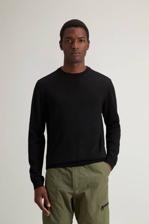 Pull à col rond en pure laine vierge Mérinos Noir | Woolrich