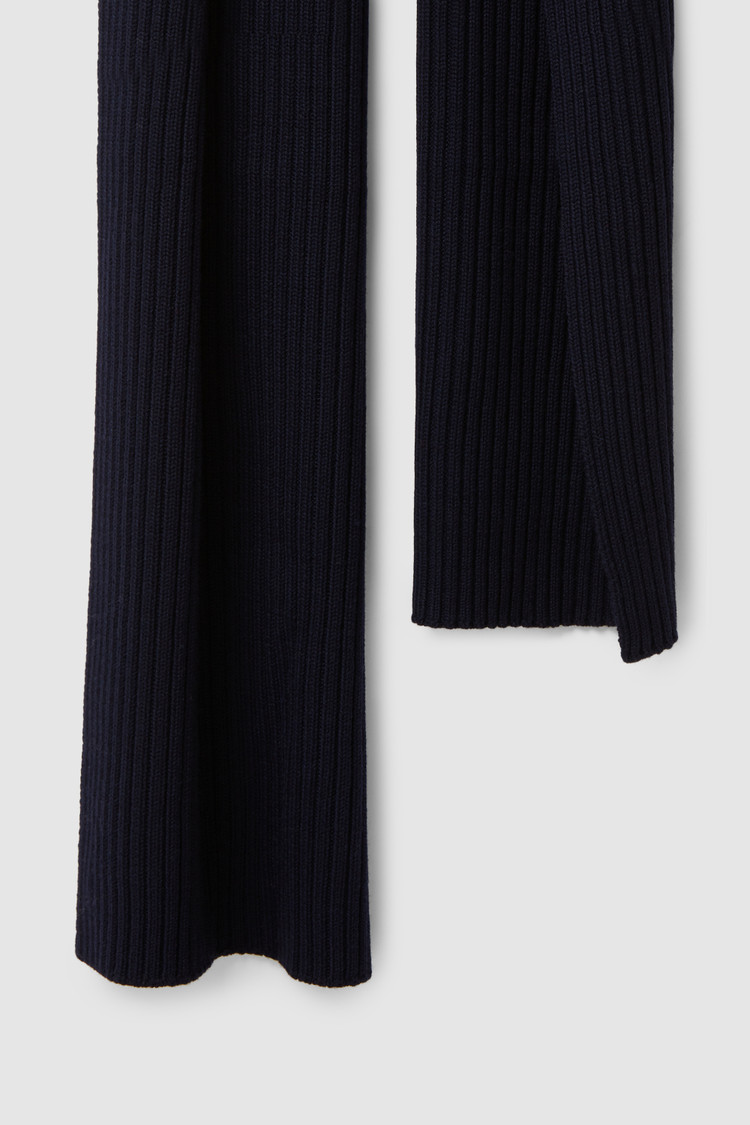 Solid color wool scarf