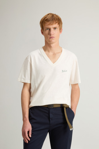 Tシャツ・カットソー WOOLRICH Men T-shirt White CFWOTE0161MRUT4061 8887 Men's T-Shirt in Pure Cotton Slub Fabric white | Woolrich US