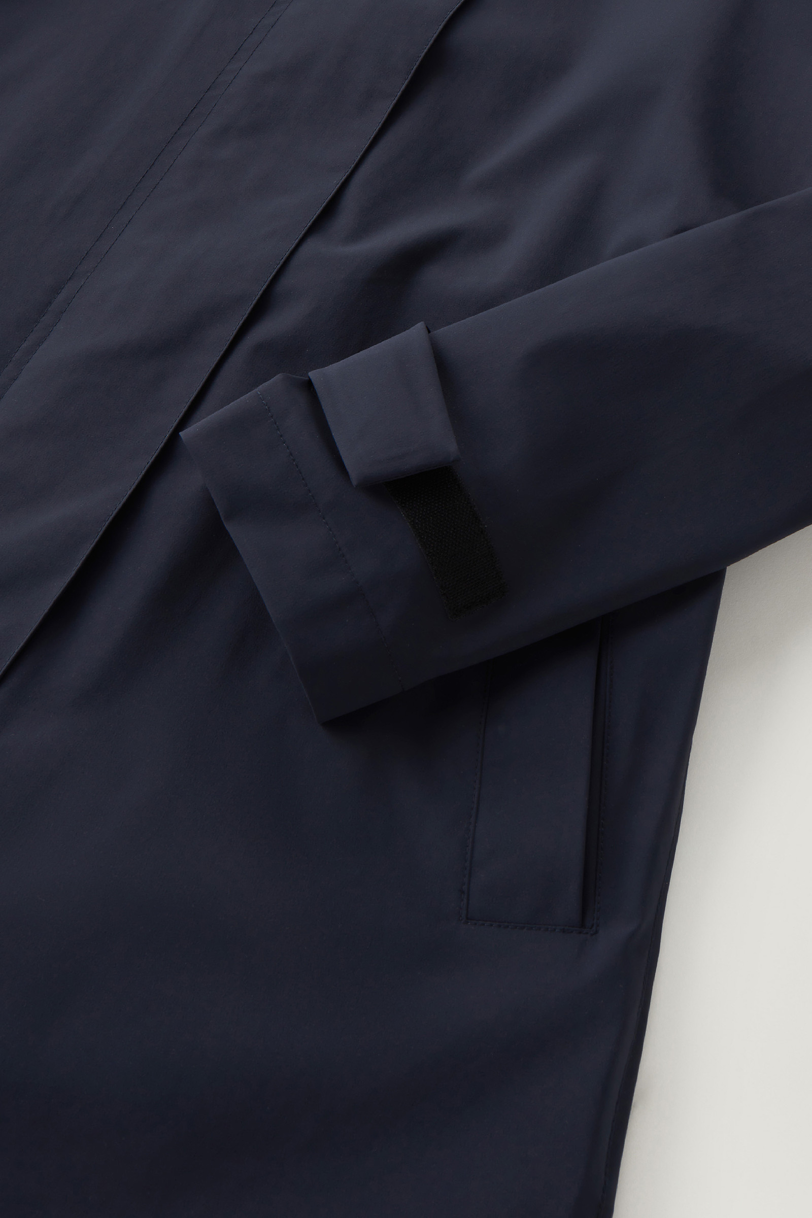 Leichter Trenchcoat Fayette mit abnehmbarer Kapuze blau photo 9 | Woolrich