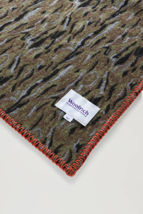 Wool Blend Blanket in Shadowbark Jacquard Pattern - Serving the People / Woolrich Green photo 2 | Woolrich