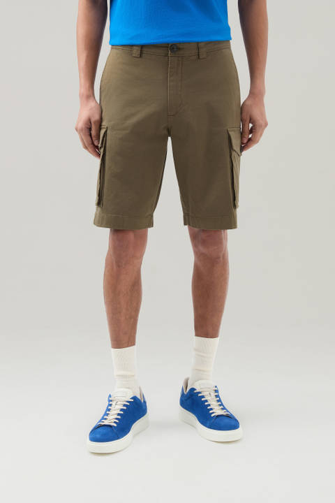 Garment-Dyed Cargo Shorts in Stretch Cotton Green | Woolrich