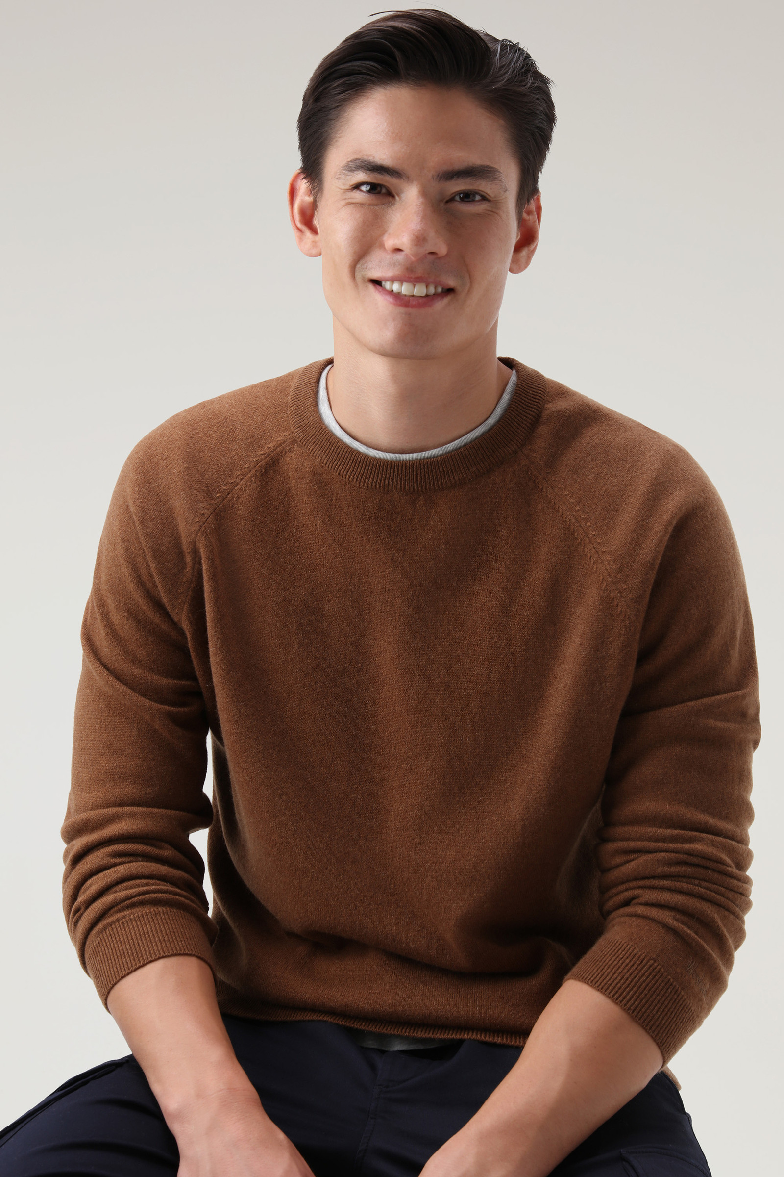 Luxe Crewneck in Pure Cashmere Brown photo 4 | Woolrich
