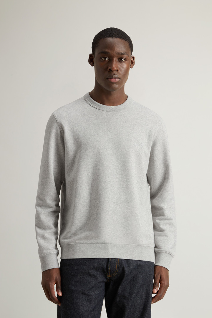 Sweatshirt mit Rundhalsausschnitt aus Baumwoll-Mischgewebe mit gesticktem Logo Grau photo 1 | Woolrich