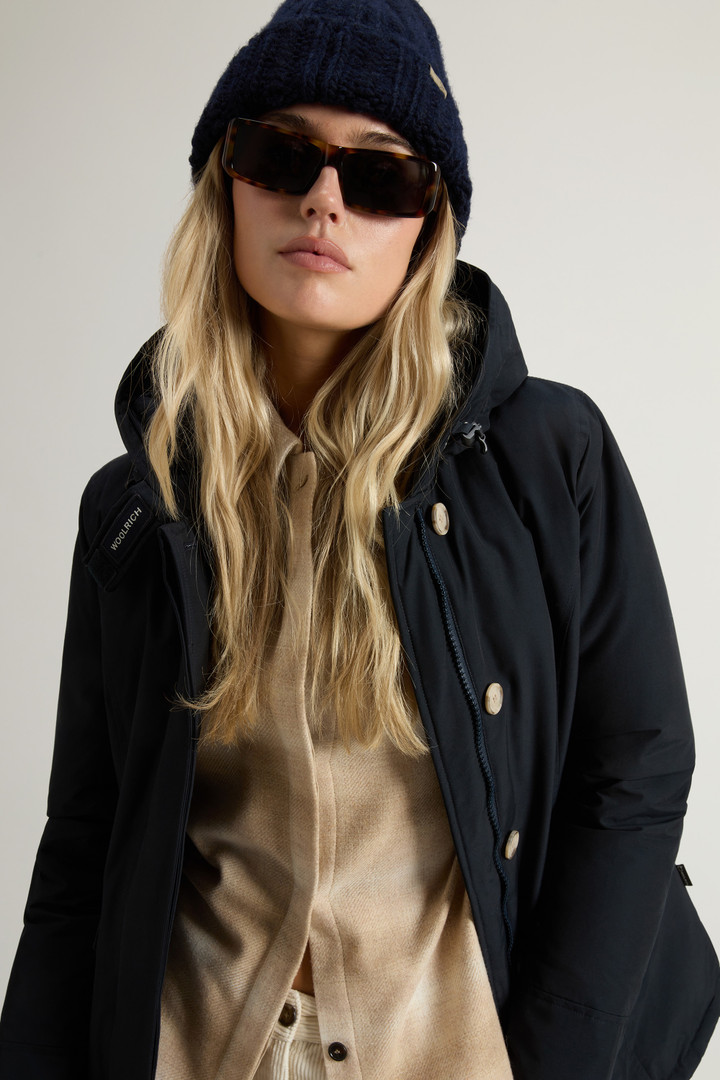 Arctic Parka aus Ramar Cloth mit abnehmbarem Pelzbesatz Blau photo 4 | Woolrich