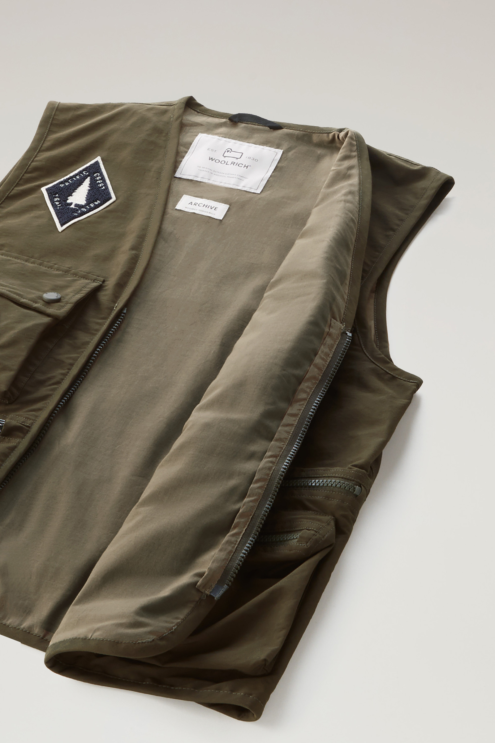 U.S. Trails Vest in Light Eco Ramar Green photo 9 | Woolrich