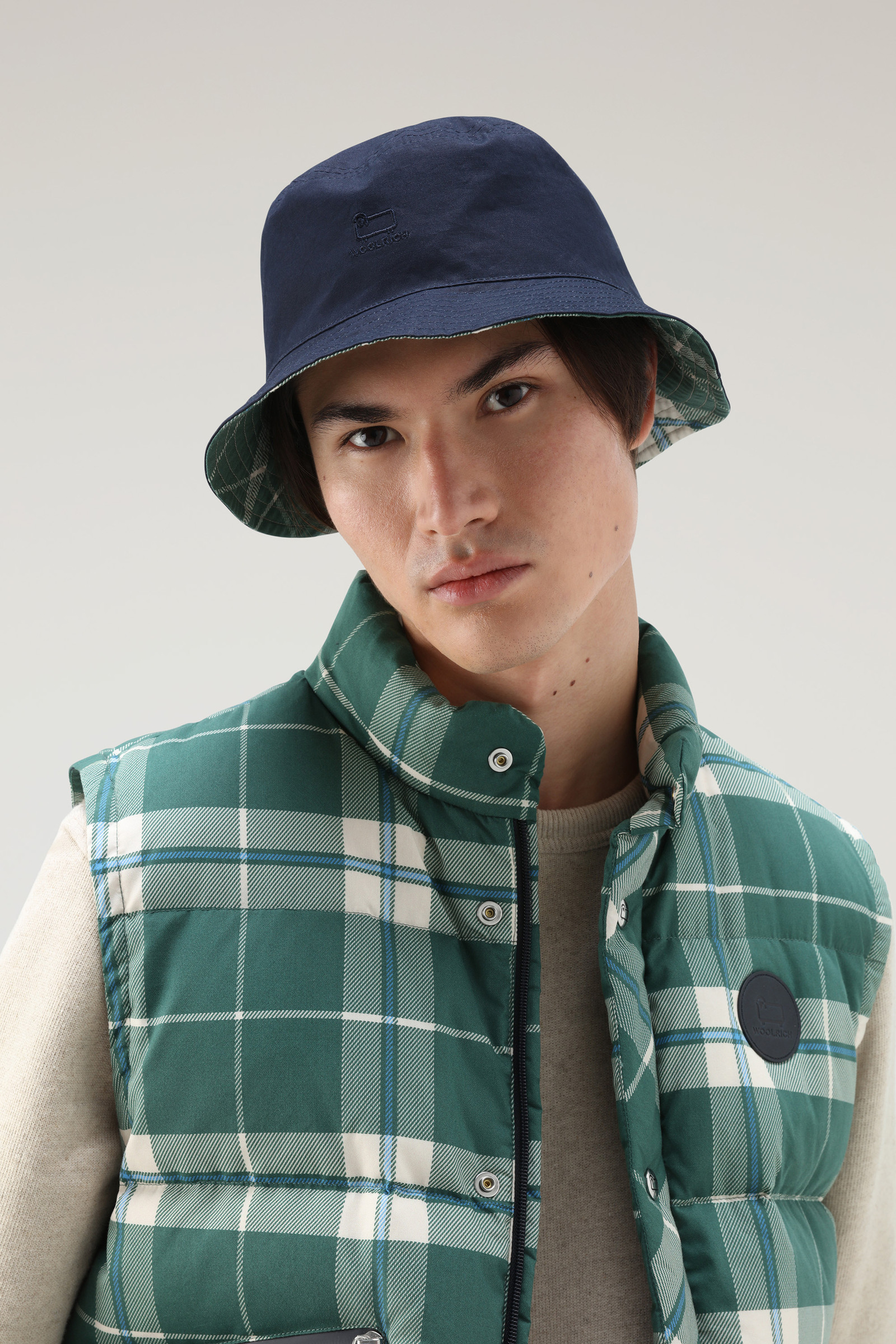 Chapeau double face en pur coton vert photo 7 | Woolrich