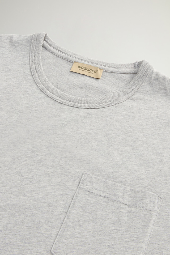 LOGO POCKET T-SHIRT Gris photo 6 | Woolrich