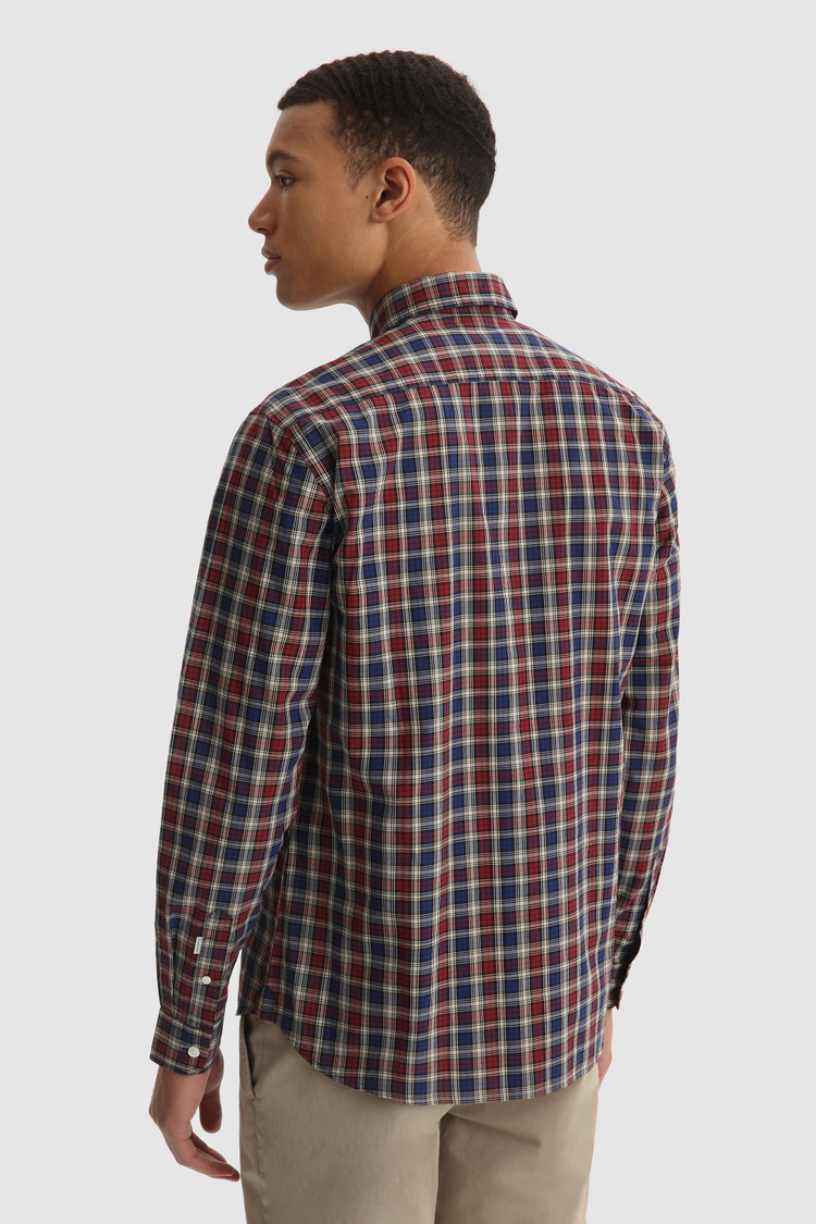 Camisa en popelina de algodón teñida en hilo