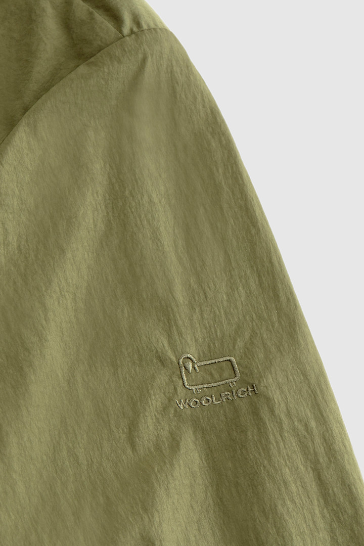 Giacca a vento ultraleggera in crinkle nylon verde photo 6 | Woolrich
