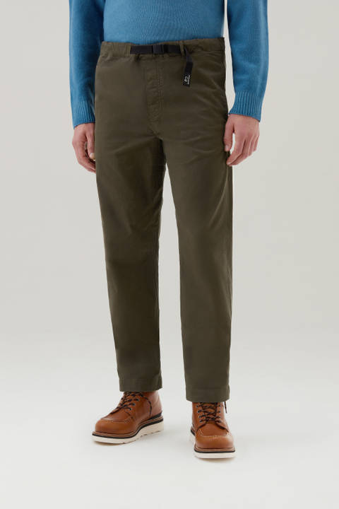Garment-Dyed Chino Pants in Stretch Cotton Twill Green | Woolrich