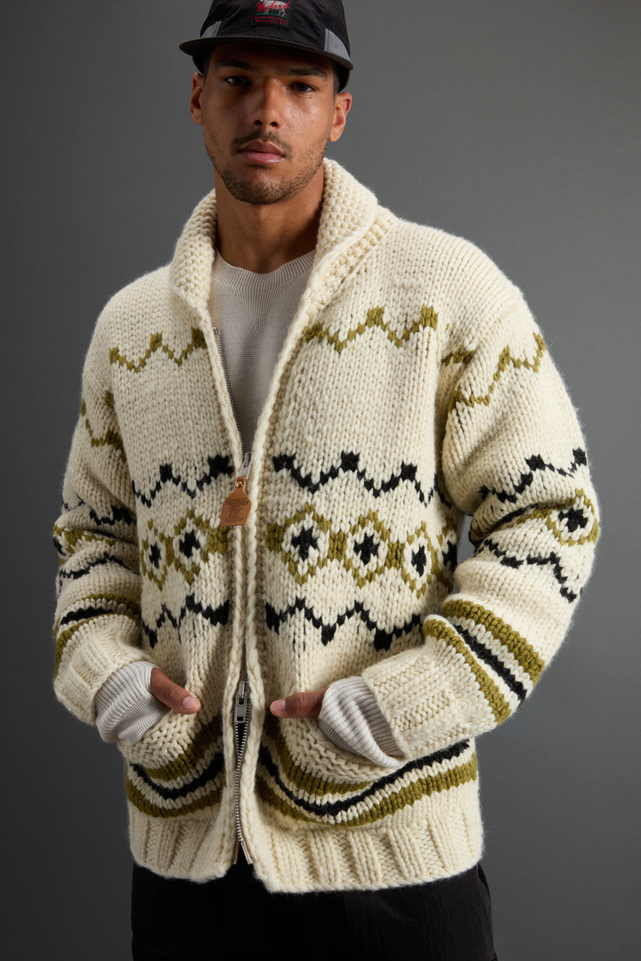 Cowichan Cardigan aus reiner Wolle mit Kontrastmotiv by Todd Snyder Weiß photo 4 | Woolrich