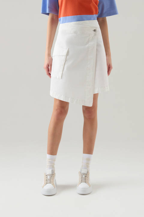 Garment-Dyed Wrap Cargo Skirt in Cotton Twill White | Woolrich