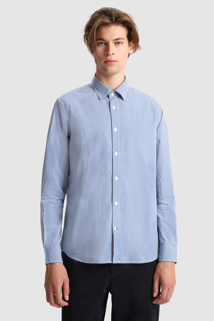 Camisa en popelina de algodón teñida en hilo