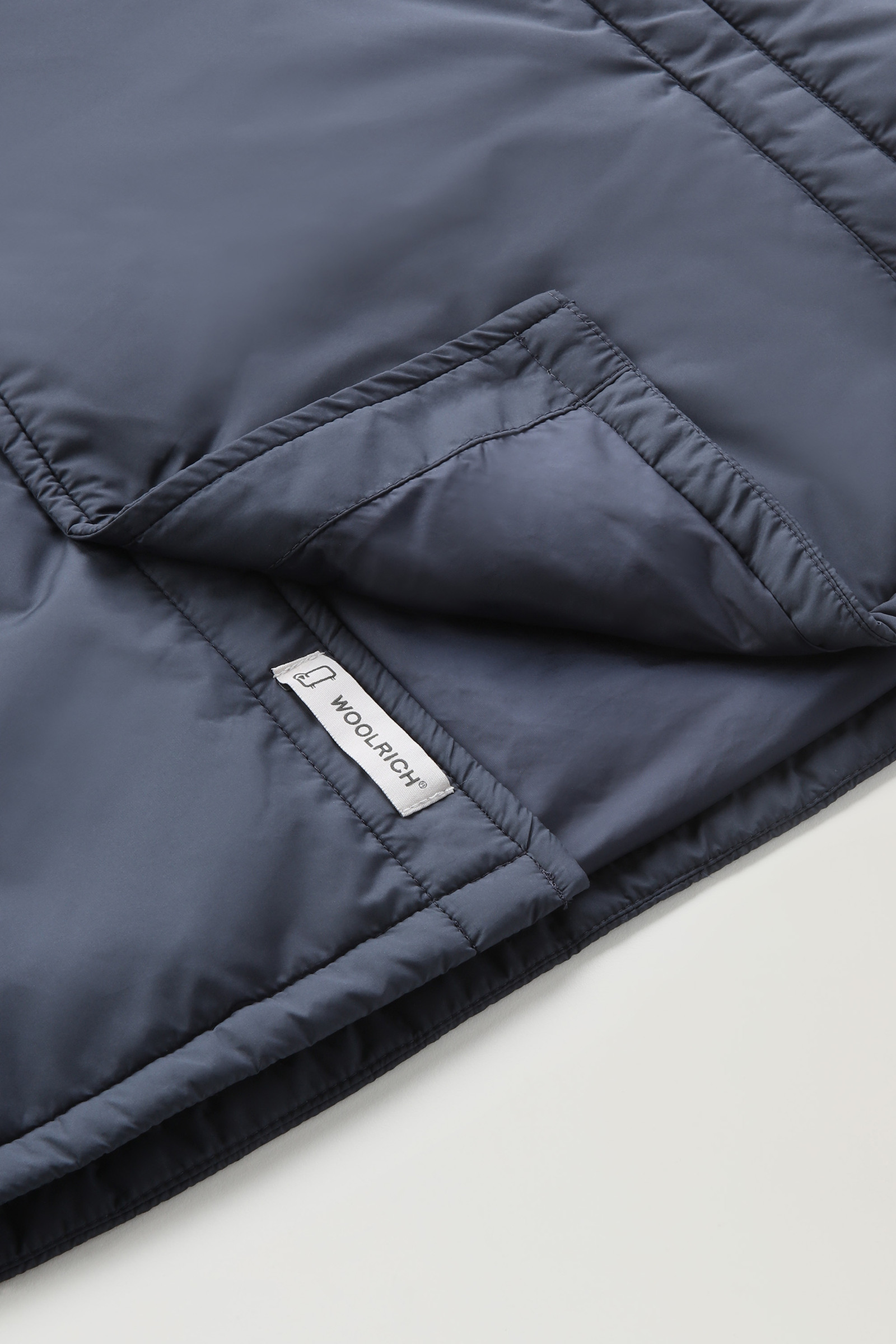 Giacca a camicia imbottita Alaskan in microfibra blu photo 9 | Woolrich