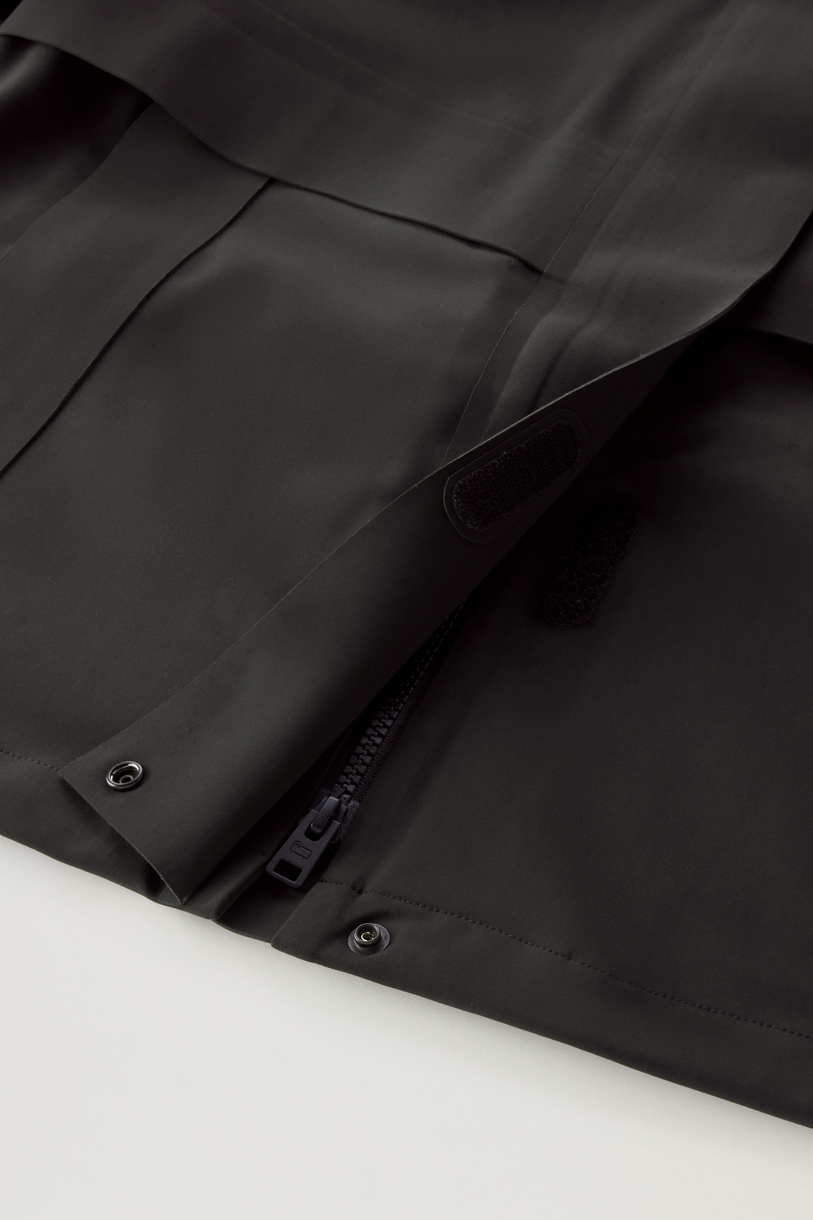 Tech Commuting Short Hooded Jacket in Stretch Nylon Black photo 9 | Woolrich